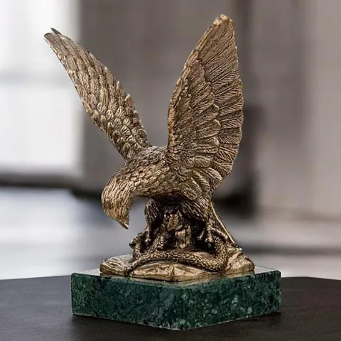 На память: Статуэтка «Орел пятигорский. Большой» на камне