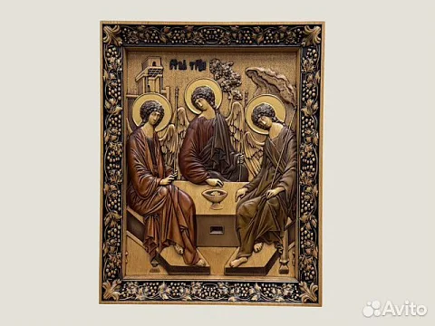 Резная икона из дерева Святая Троица — оригинальный подарок