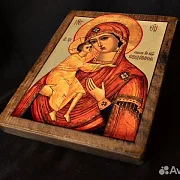 На память: Икона Божией Матери "Феодоровская" с ковчегом — фотография 3