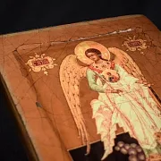 На память: Икона деревянная "Ангел Хранитель" — фотография 4