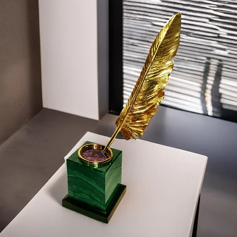 Бронзовая композиция «Золотое перо» — необычный подарок