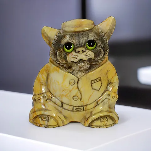 Скульптура «Котик в кепке» из камня — оригинальный подарок