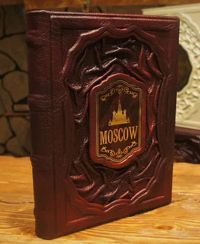 Москва на английском языке — историческое издание в подарок