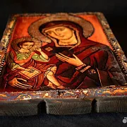 Икона Богоматери "Одигитрия" с подтавкой — красивый подарок — фотография 4