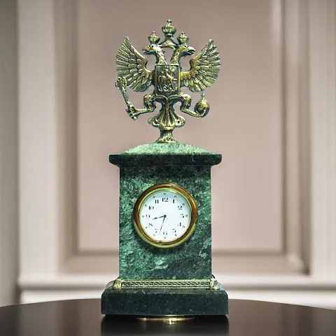 Часы «Презент. Российский герб» со змеевиком — красивый подарок