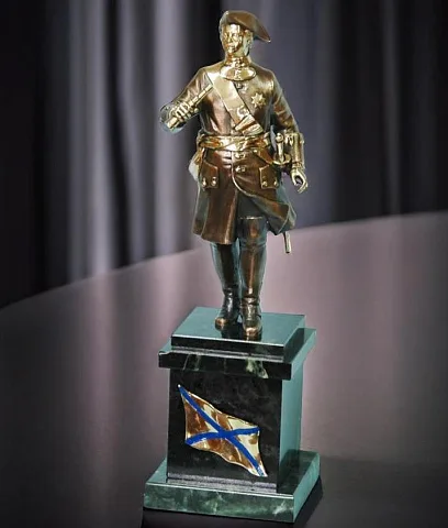 Статуэтка «Петр 1» на пьедестале из змеевика, 80×80×295 мм — оригинальный подарок