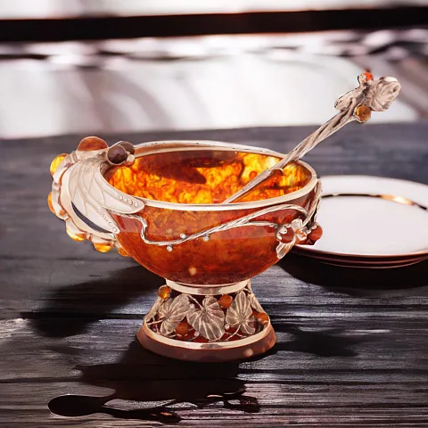 Подарочная чайная чашка «Стрекоза» из янтаря