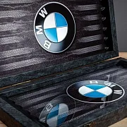 На память: Нарды под стеклом «BMW» — фотография 7