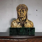 Подарочный бюст «Цой В.Р.» из бронзы — фотография 1