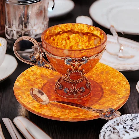 На память: Янтарная чайная чашка «Васильки» с ложечкой