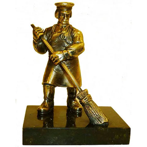 На память: Статуэтка «Дворник»